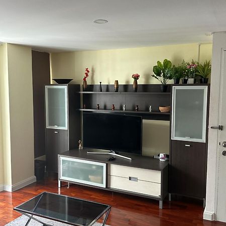 Delightful Condo In Central Location At Sukhumvit 49 Bangkok Exteriör bild