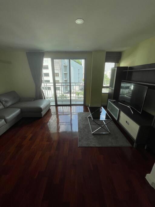 Delightful Condo In Central Location At Sukhumvit 49 Bangkok Exteriör bild
