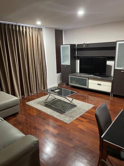 Delightful Condo In Central Location At Sukhumvit 49 Bangkok Exteriör bild